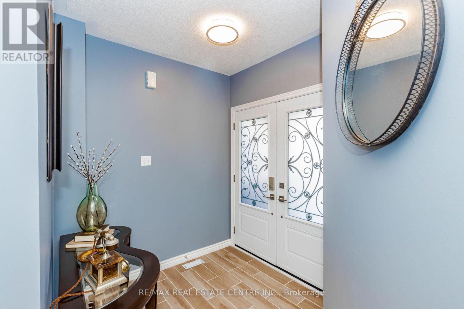 60 Native Landing, Brampton, Ontario  L6X 5B1 - Photo 4 - W12995632