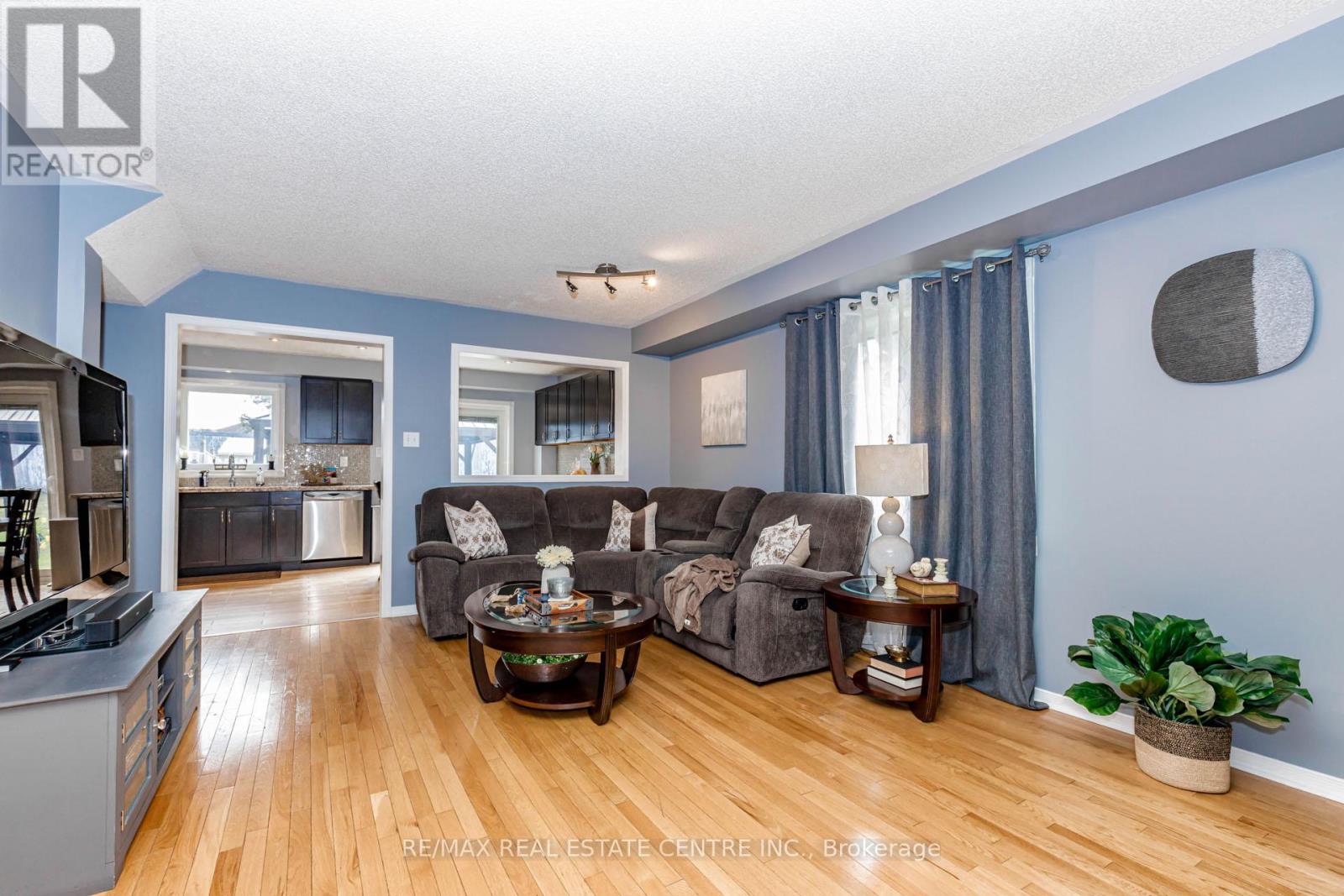 60 Native Landing, Brampton, Ontario  L6X 5B1 - Photo 6 - W12995632