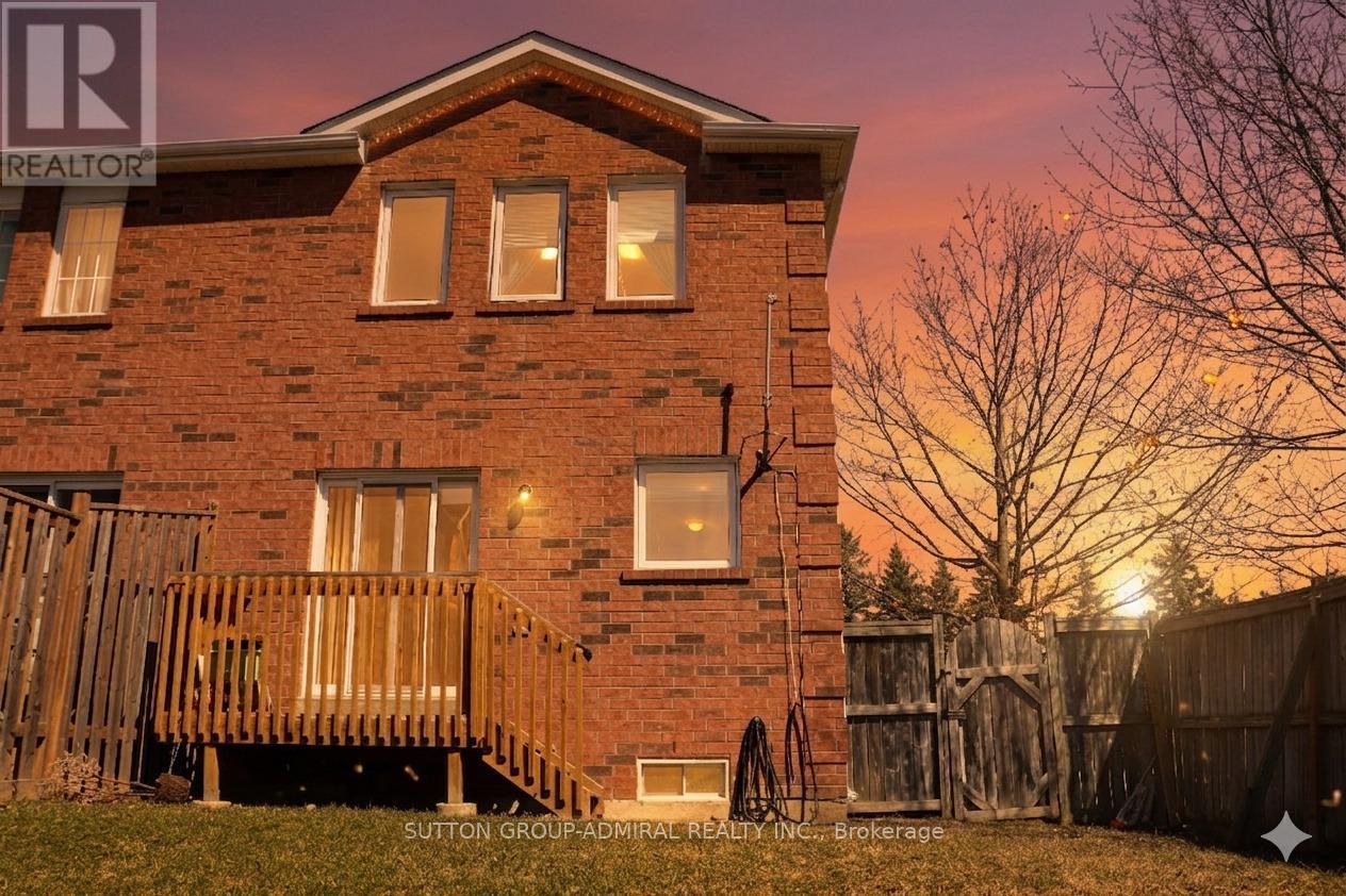 129 Willow Park Drive, Brampton, Ontario  L6R 2N3 - Photo 4 - W12995656