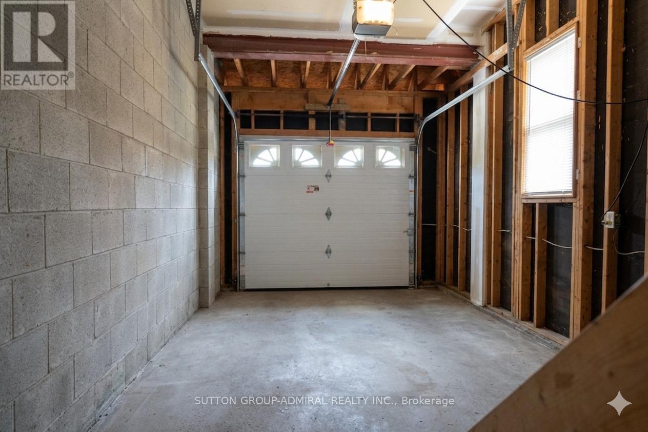 129 Willow Park Drive, Brampton, Ontario  L6R 2N3 - Photo 8 - W12995656