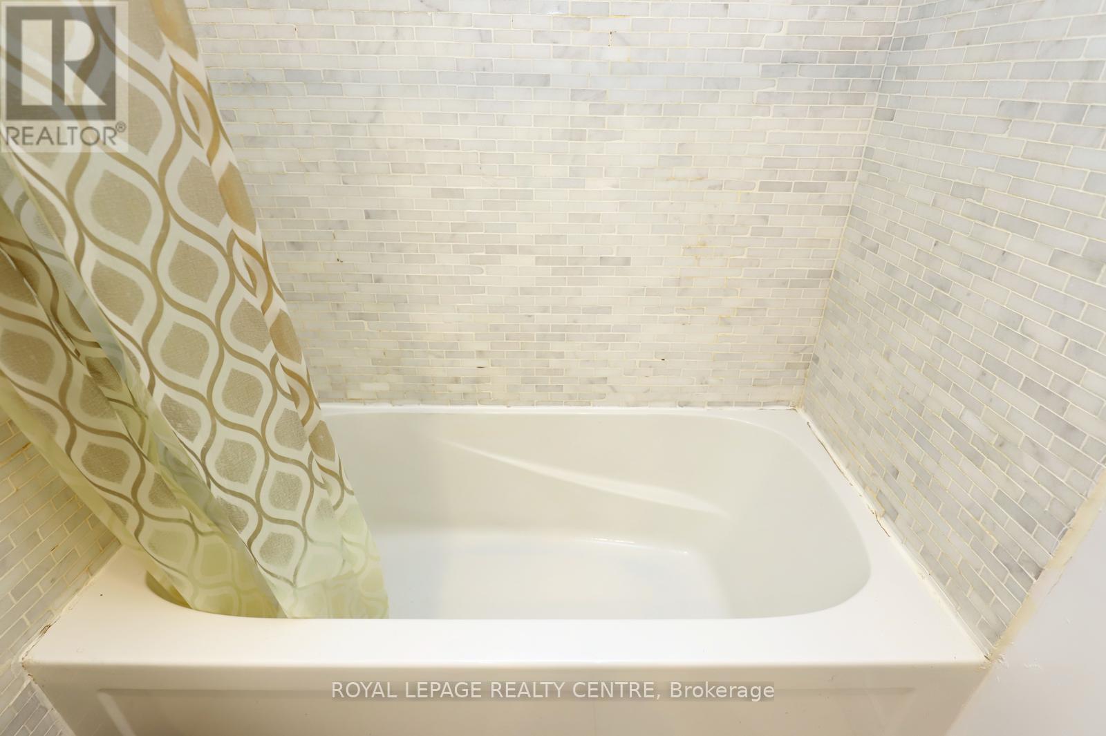 16 - 1021 Cedarglen Gate, Mississauga, Ontario  L5C 3A7 - Photo 28 - W12995674