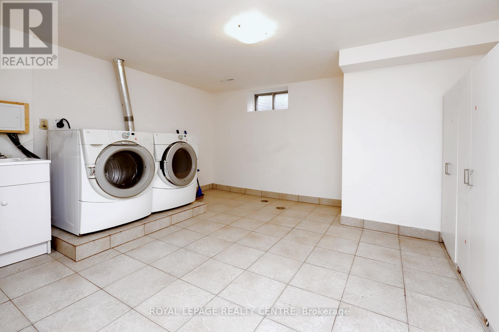 16 - 1021 Cedarglen Gate, Mississauga, Ontario  L5C 3A7 - Photo 45 - W12995674