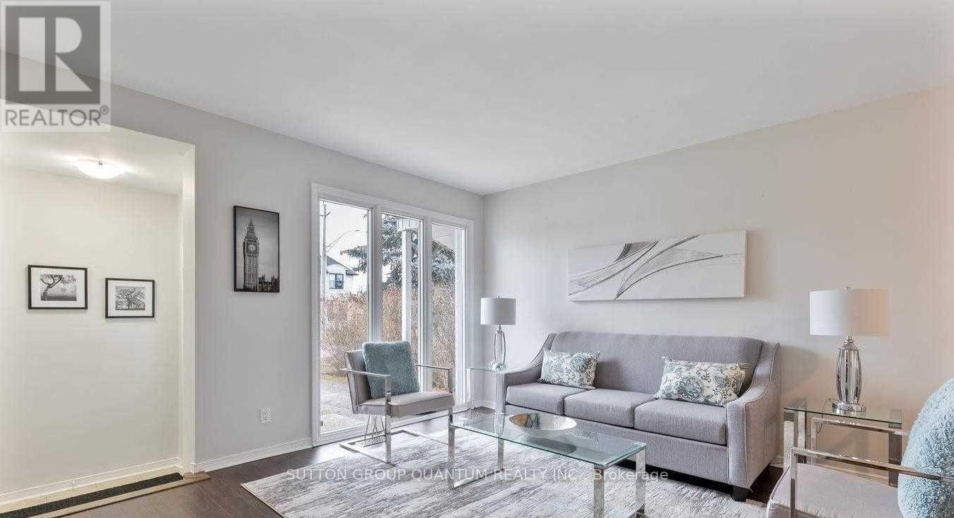 444 Seabourne Drive, Oakville, Ontario  L6L 4G2 - Photo 2 - W12995734