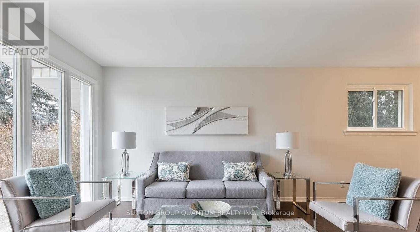 444 Seabourne Drive, Oakville, Ontario  L6L 4G2 - Photo 4 - W12995734