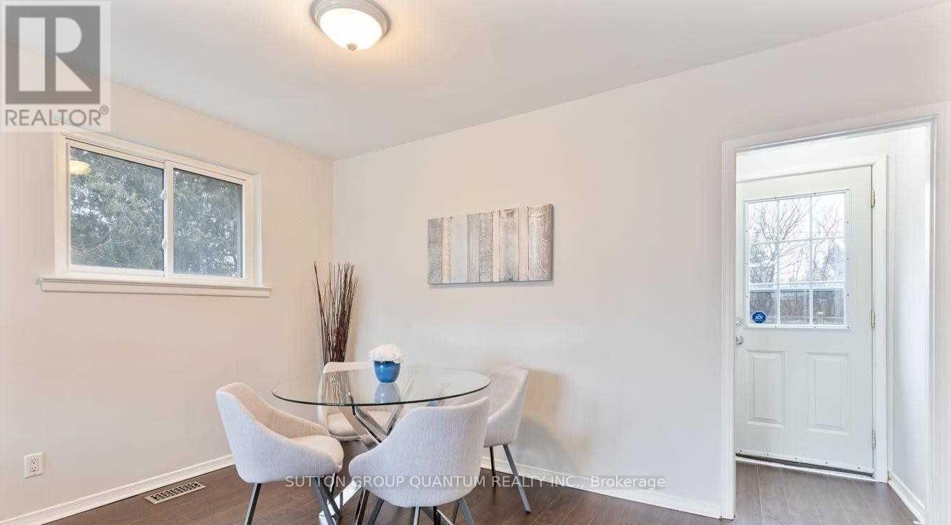 444 Seabourne Drive, Oakville, Ontario  L6L 4G2 - Photo 5 - W12995734