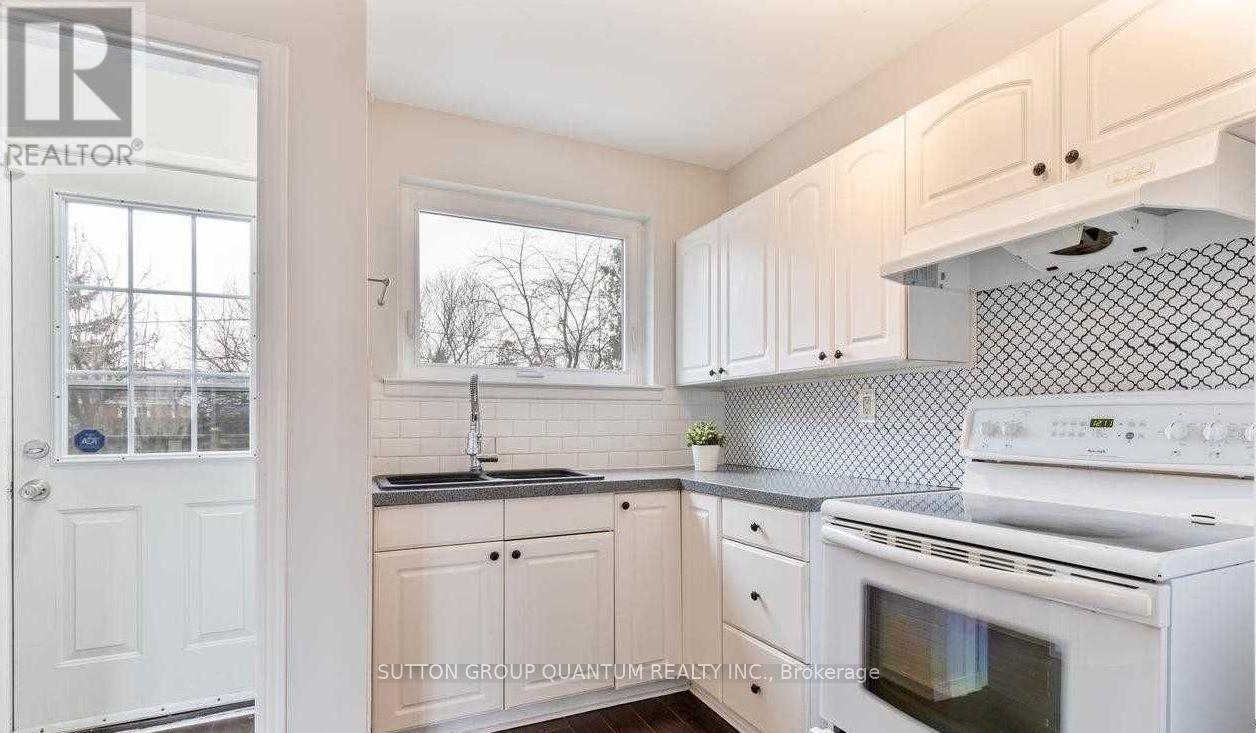 444 Seabourne Drive, Oakville, Ontario  L6L 4G2 - Photo 7 - W12995734