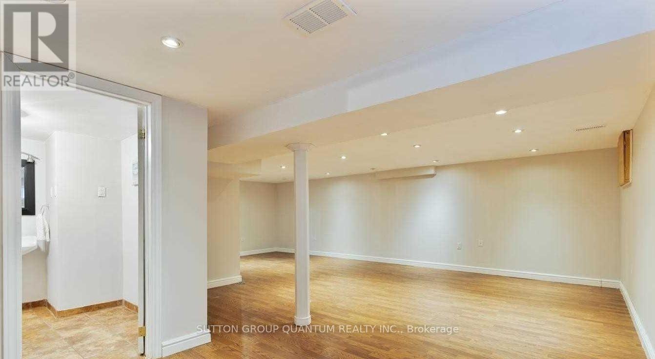 444 Seabourne Drive, Oakville, Ontario  L6L 4G2 - Photo 9 - W12995734