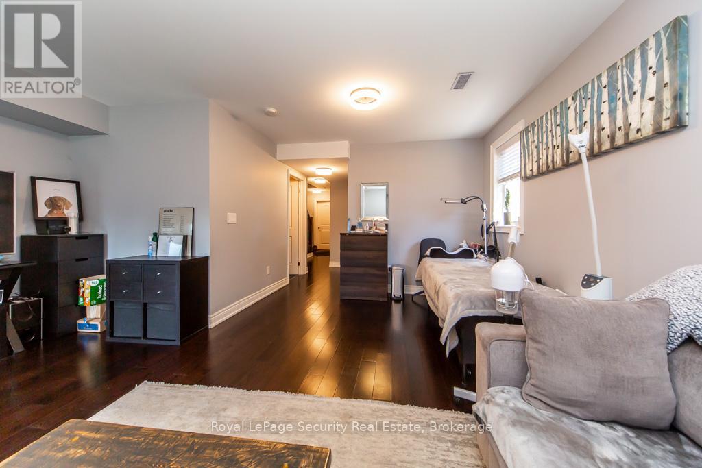 31 John Best Avenue, Toronto, Ontario  M9N 1C4 - Photo 44 - W12995776