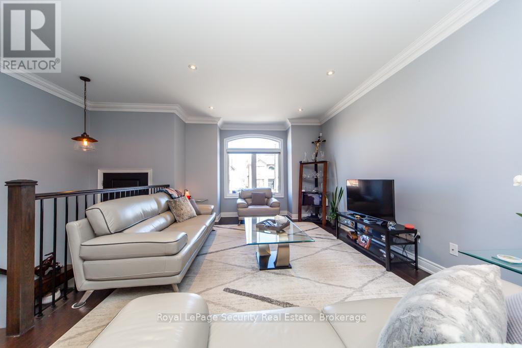 31 John Best Avenue, Toronto, Ontario  M9N 1C4 - Photo 6 - W12995776