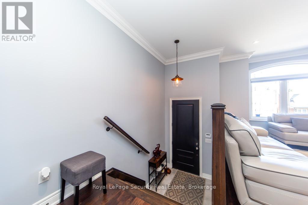 31 John Best Avenue, Toronto, Ontario  M9N 1C4 - Photo 7 - W12995776