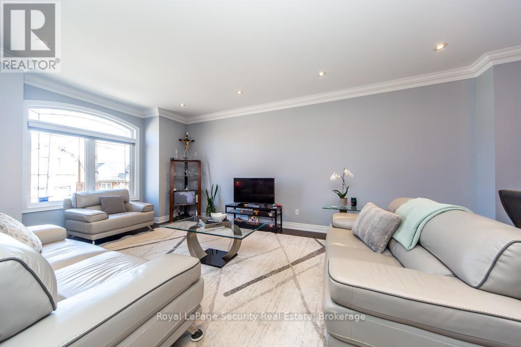 31 John Best Avenue, Toronto, Ontario  M9N 1C4 - Photo 8 - W12995776