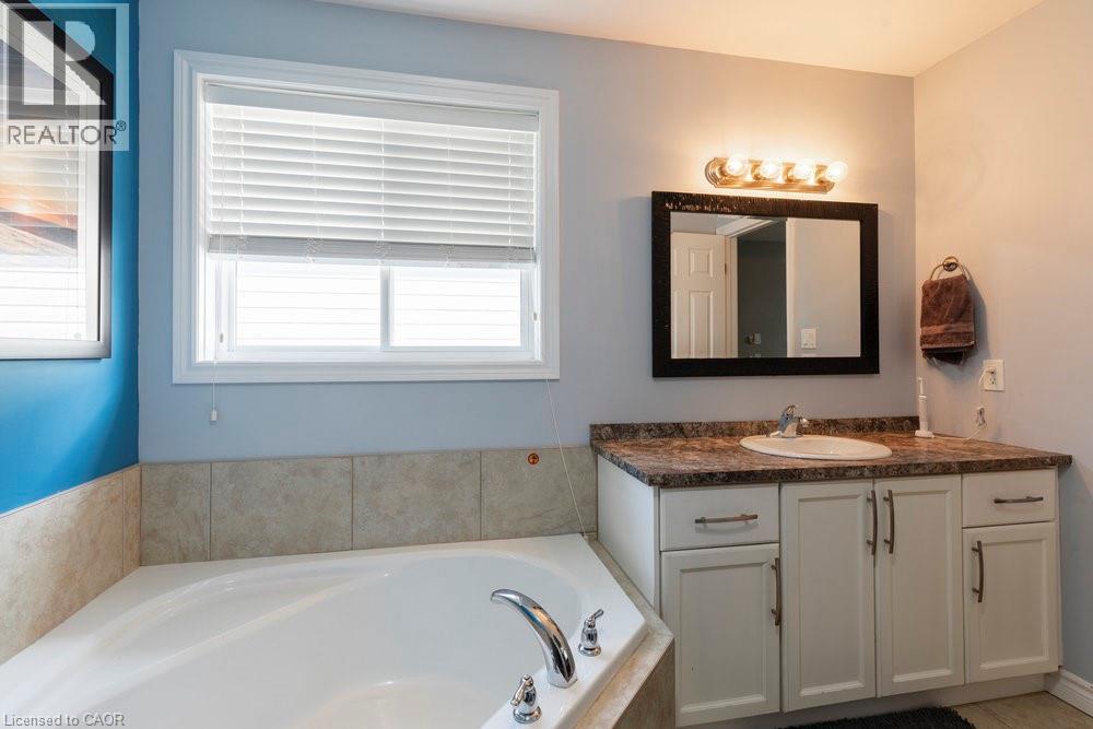 16 Avatar Place, Glanbrook, Ontario  L0R 1W0 - Photo 19 - 40813396