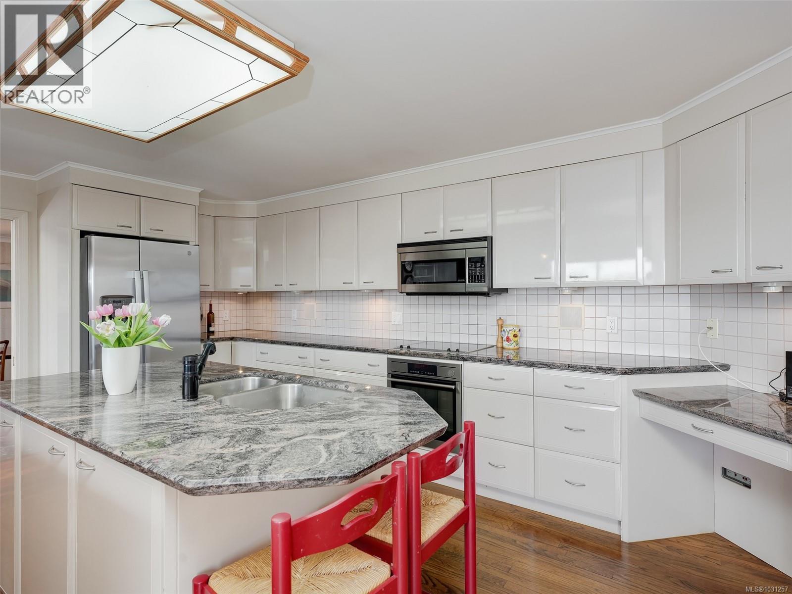 502 636 Montreal St, Victoria, British Columbia  V8V 4Y1 - Photo 10 - 1031257