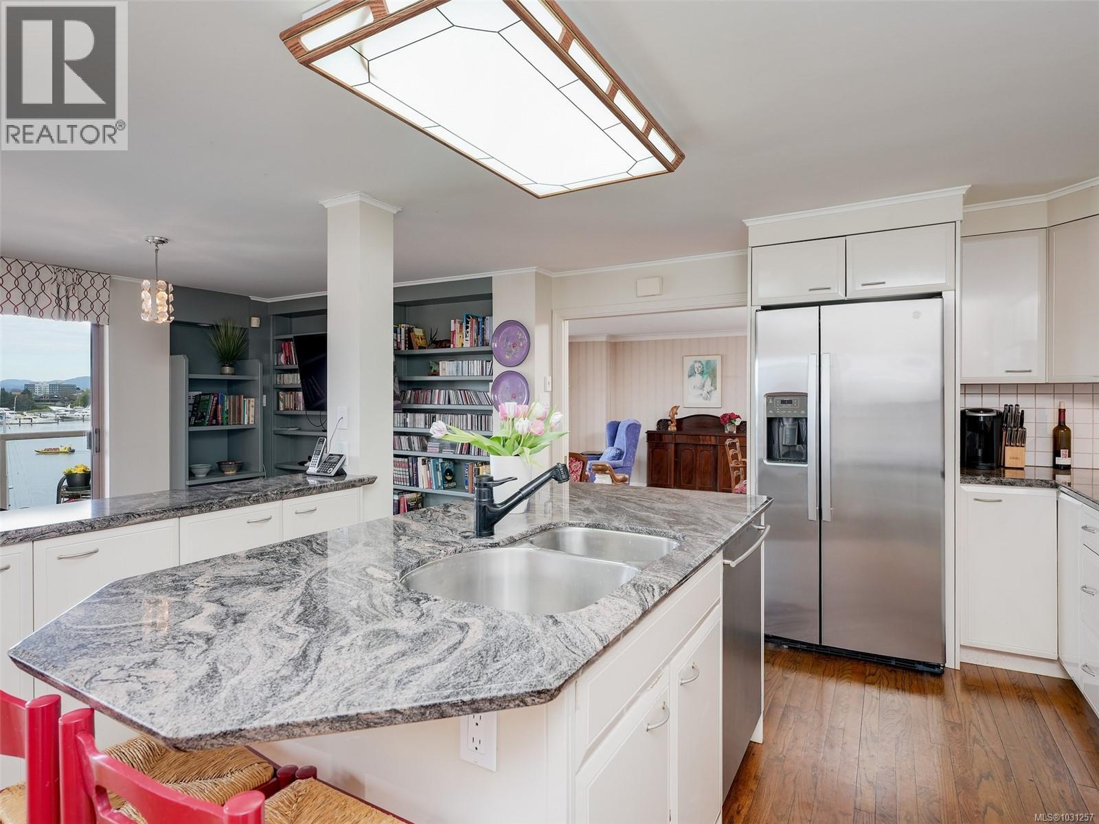 502 636 Montreal St, Victoria, British Columbia  V8V 4Y1 - Photo 9 - 1031257