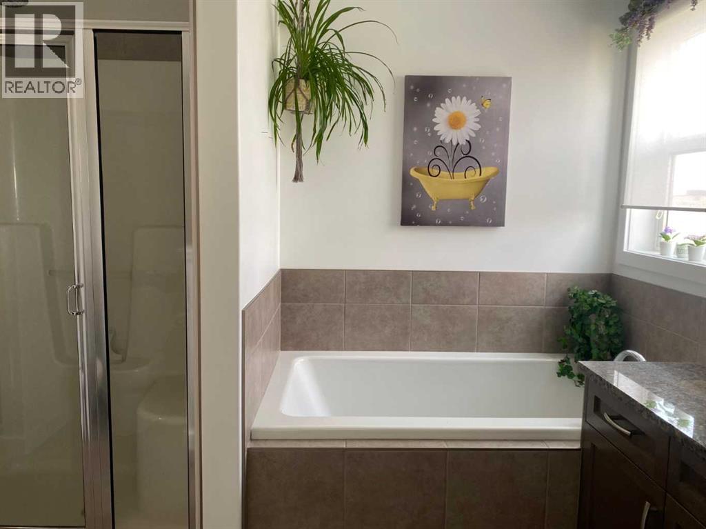 151 Kingsbridge Road SE, Airdrie, Alberta  T4A 0M2 - Photo 12 - A2288986