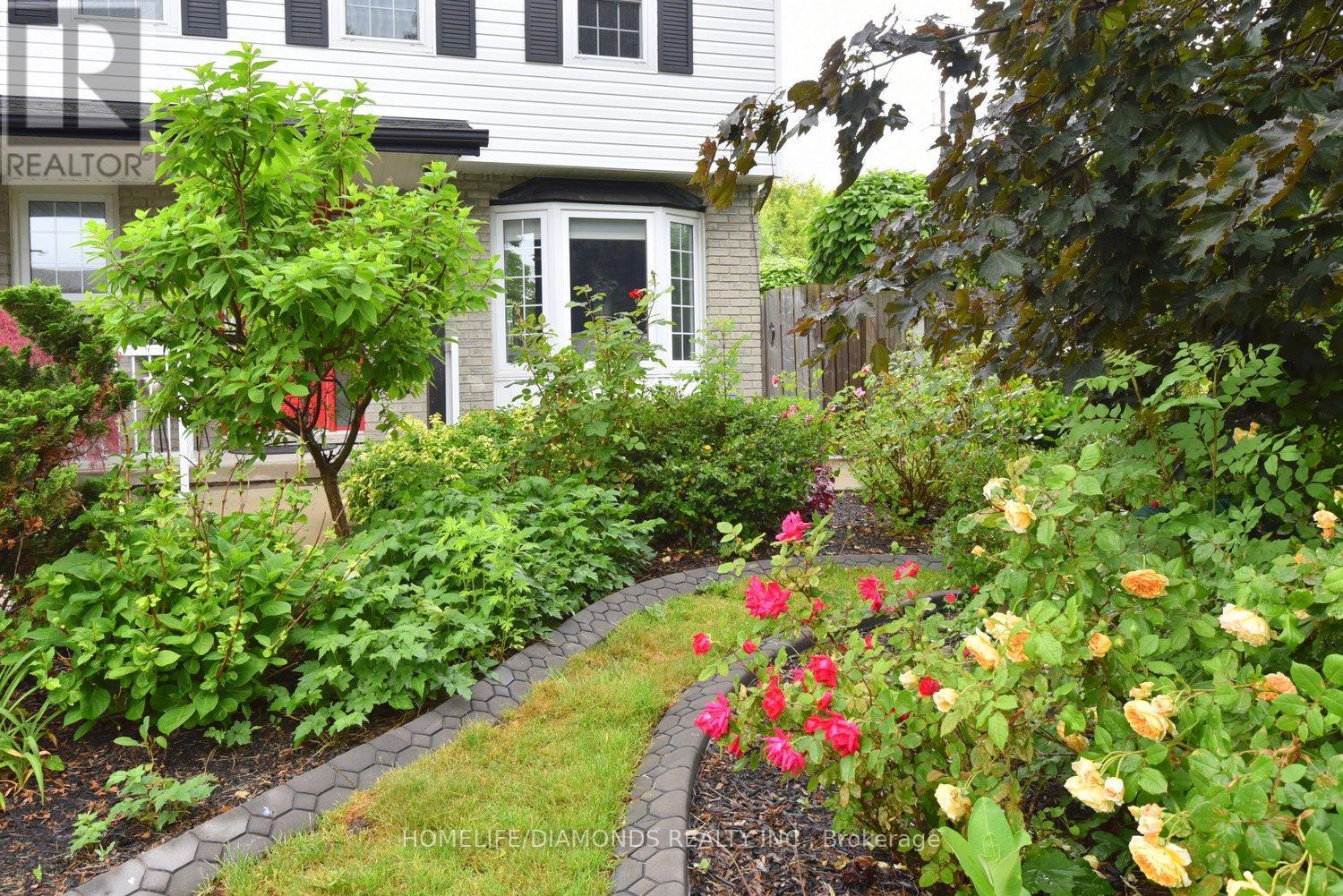 95 Birchpark Drive N, Grimsby, Ontario  L3M 4M9 - Photo 2 - X12995542