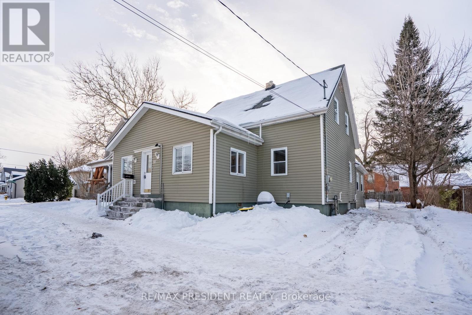 37 Catherine Street, St. Catharines, Ontario  L2R 5E8 - Photo 3 - X12995616