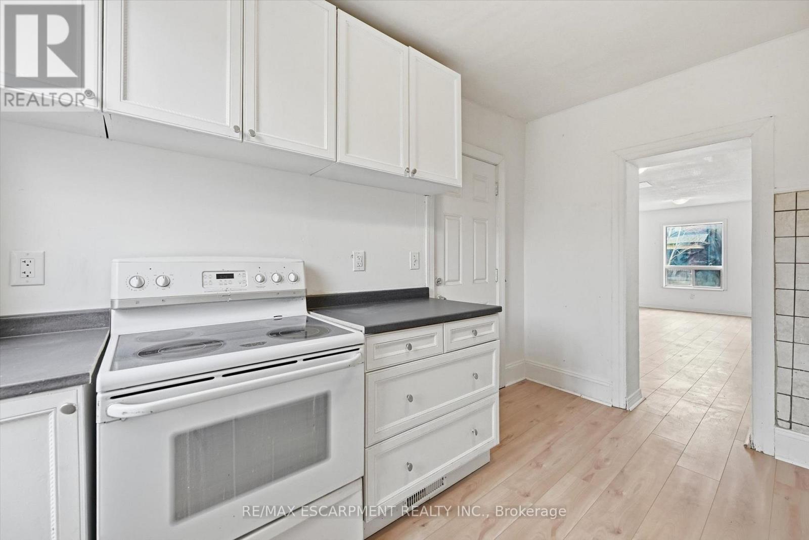 761 Cannon Street E, Hamilton, Ontario  L8L 2H1 - Photo 11 - X12995666