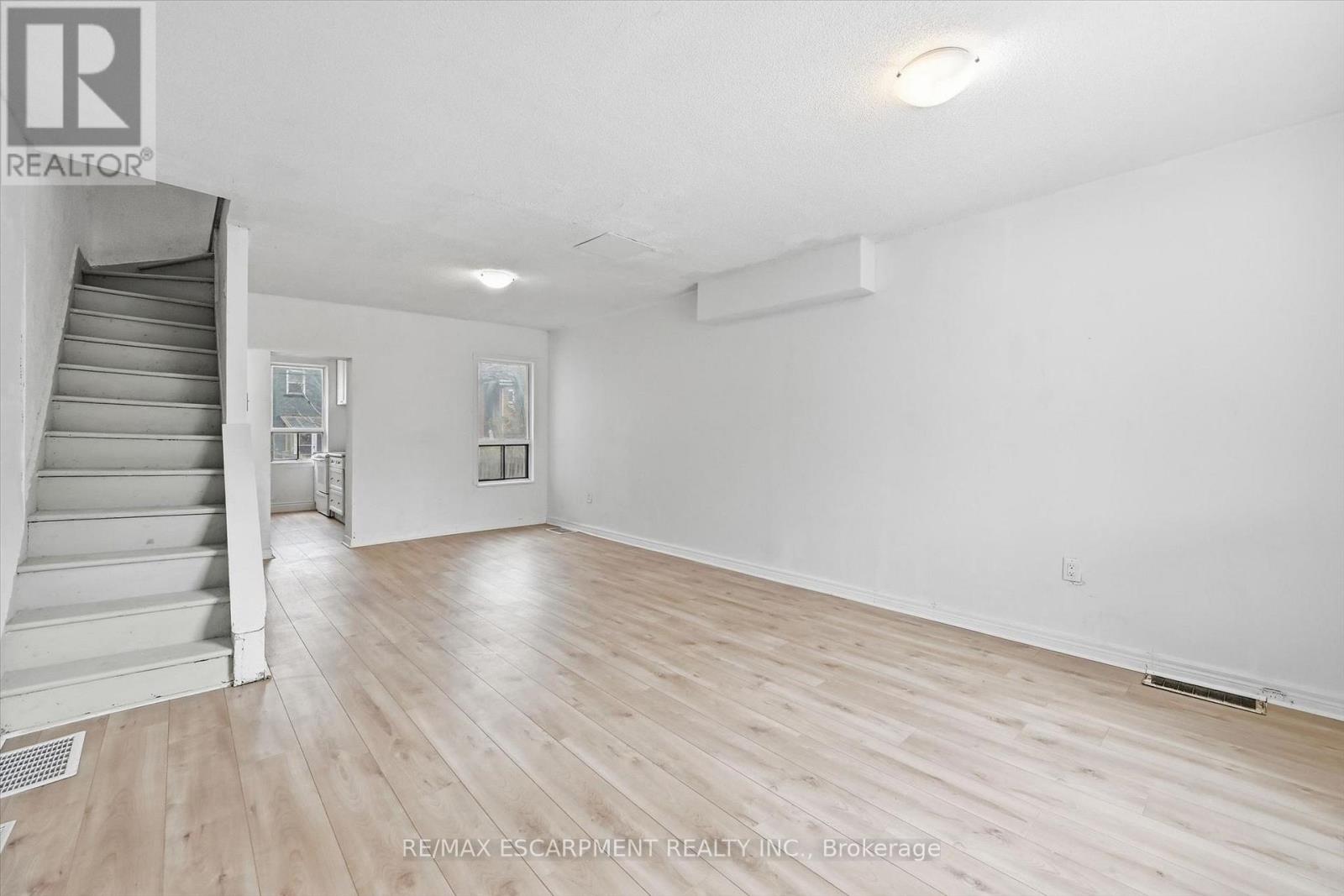 761 Cannon Street E, Hamilton, Ontario  L8L 2H1 - Photo 5 - X12995666