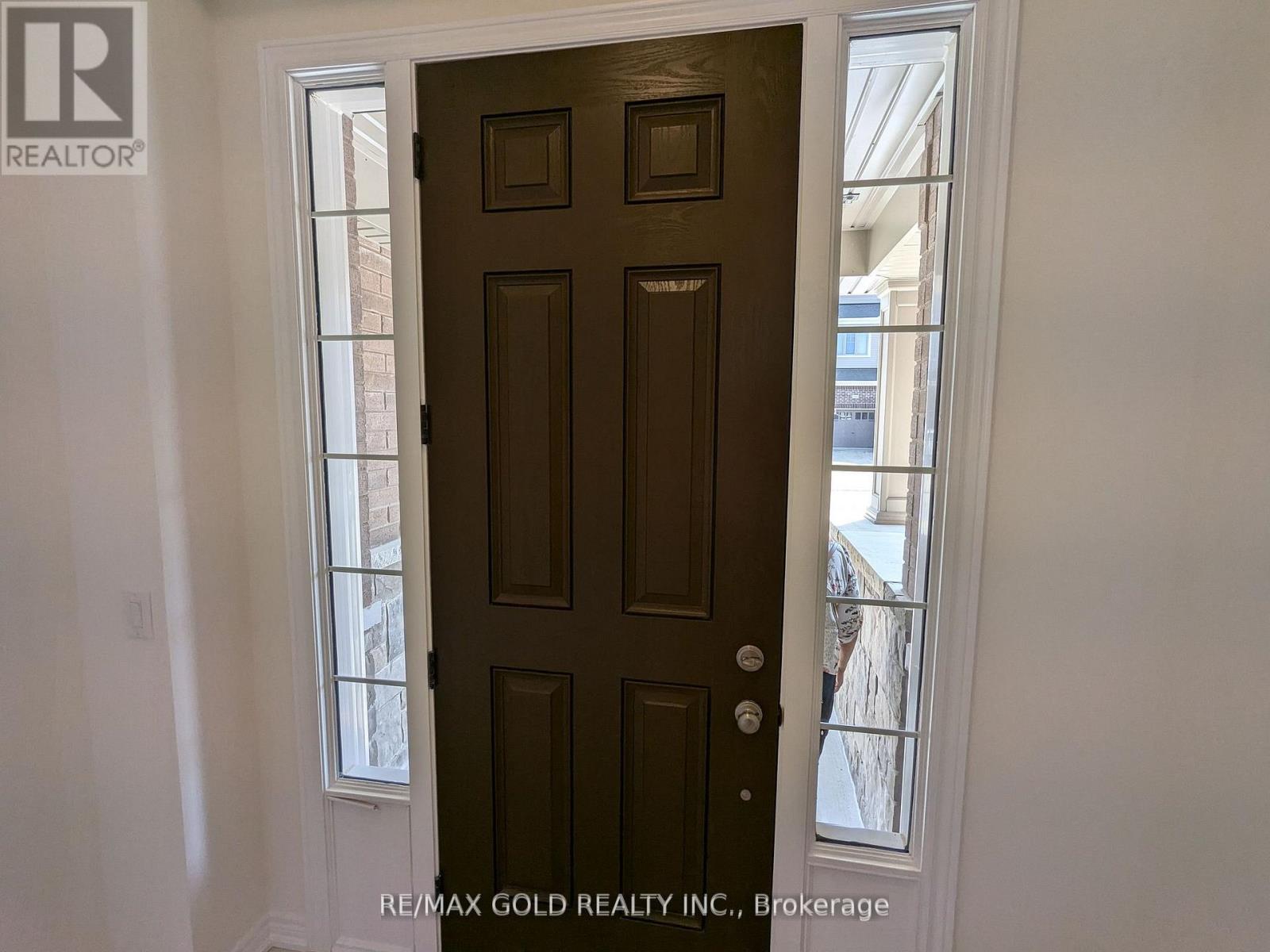 203 Broadacre Drive, Kitchener, Ontario  N2R 0S6 - Photo 2 - X12995692