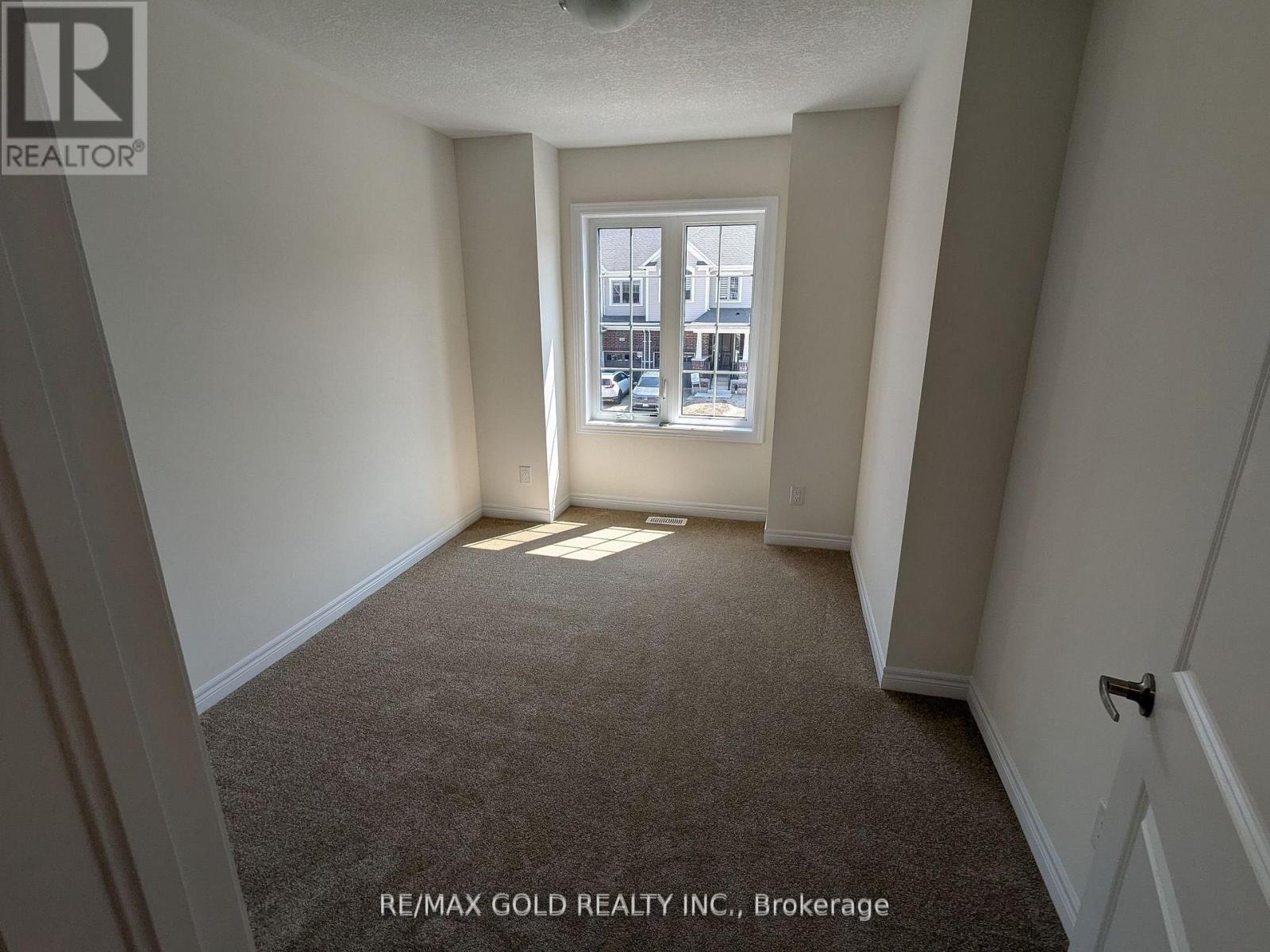 203 Broadacre Drive, Kitchener, Ontario  N2R 0S6 - Photo 9 - X12995692