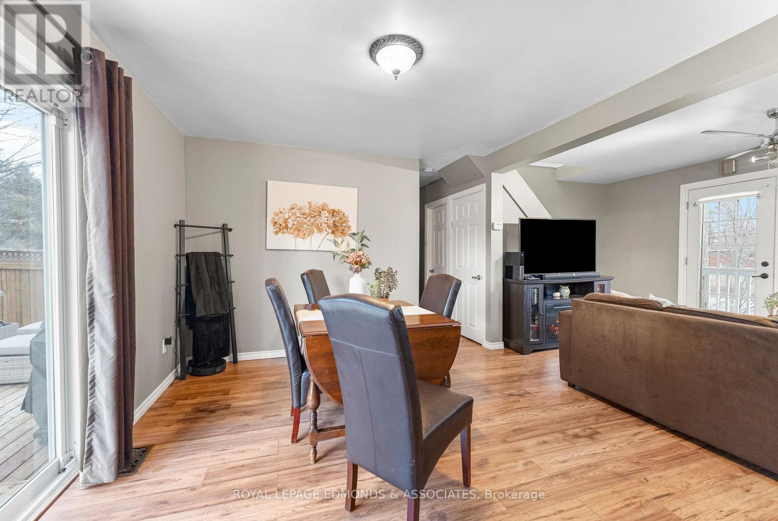 11753 Round Lake Road, Laurentian Valley, Ontario K8A 0K9 - Photo 11 - X12995848