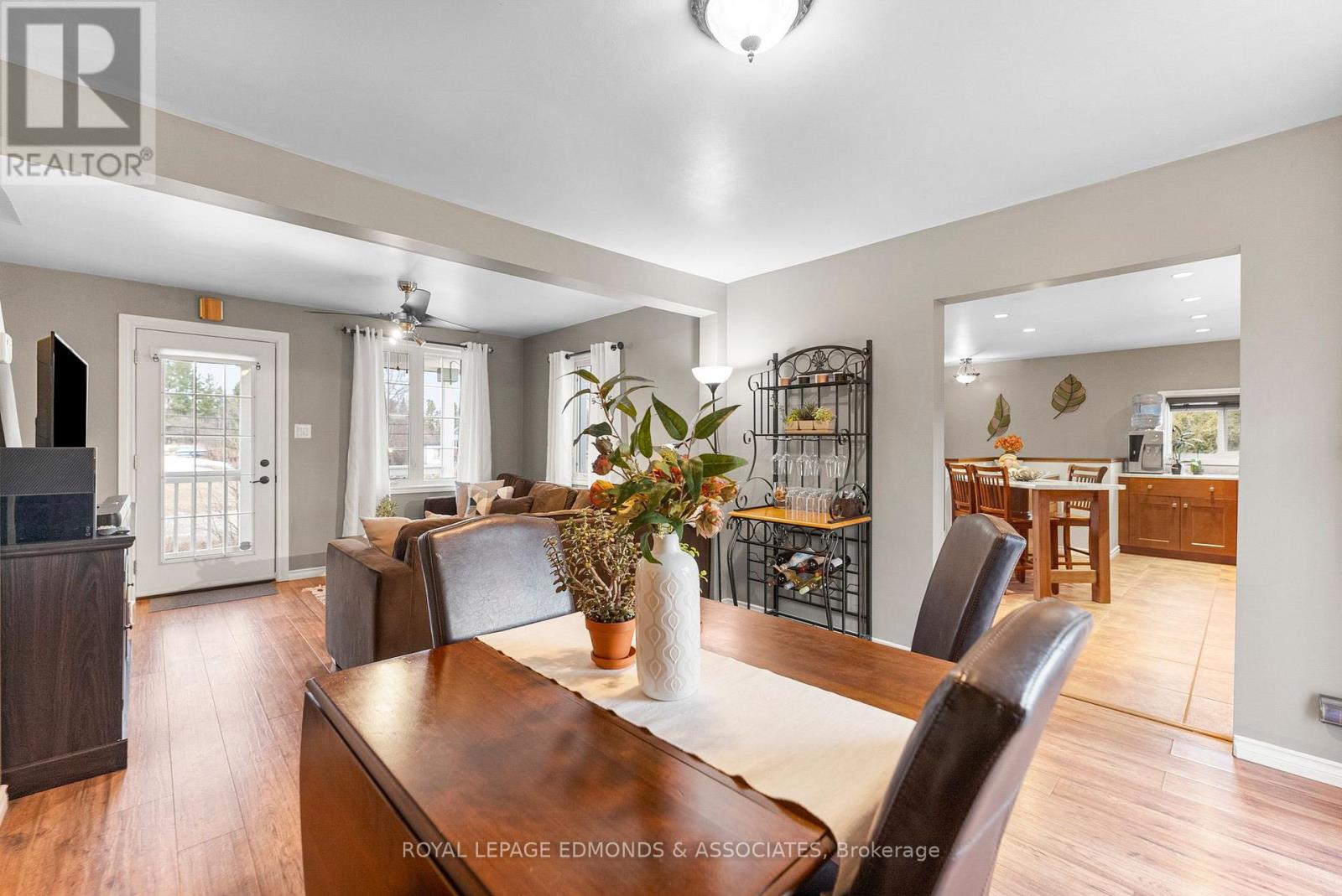 11753 Round Lake Road, Laurentian Valley, Ontario K8A 0K9 - Photo 12 - X12995848