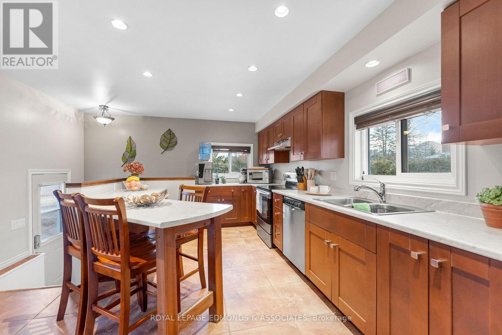 11753 Round Lake Road, Laurentian Valley, Ontario K8A 0K9 - Photo 14 - X12995848