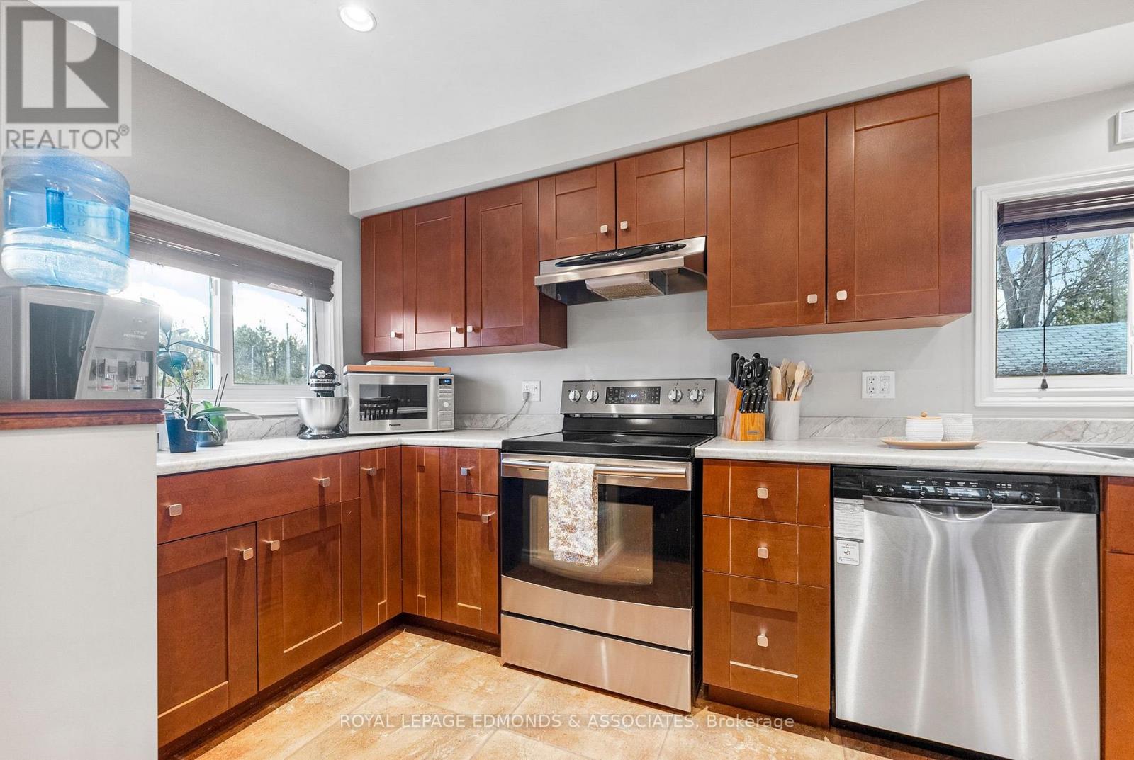 11753 Round Lake Road, Laurentian Valley, Ontario K8A 0K9 - Photo 15 - X12995848