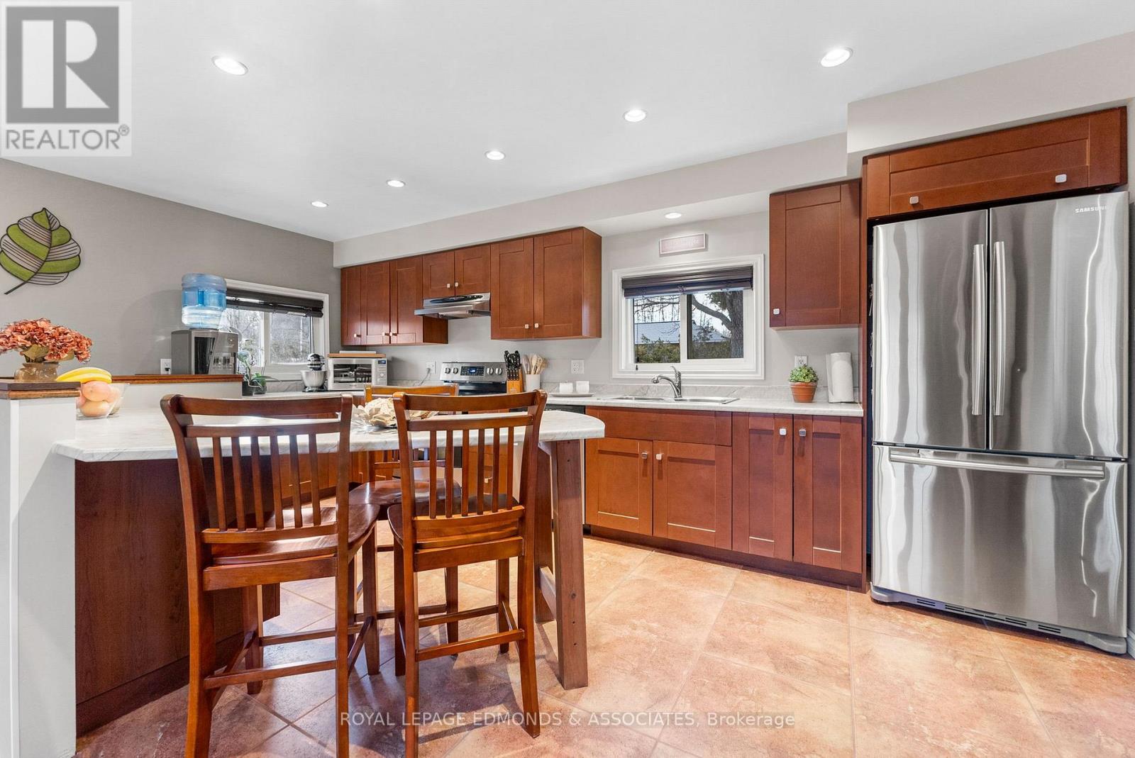 11753 Round Lake Road, Laurentian Valley, Ontario K8A 0K9 - Photo 16 - X12995848