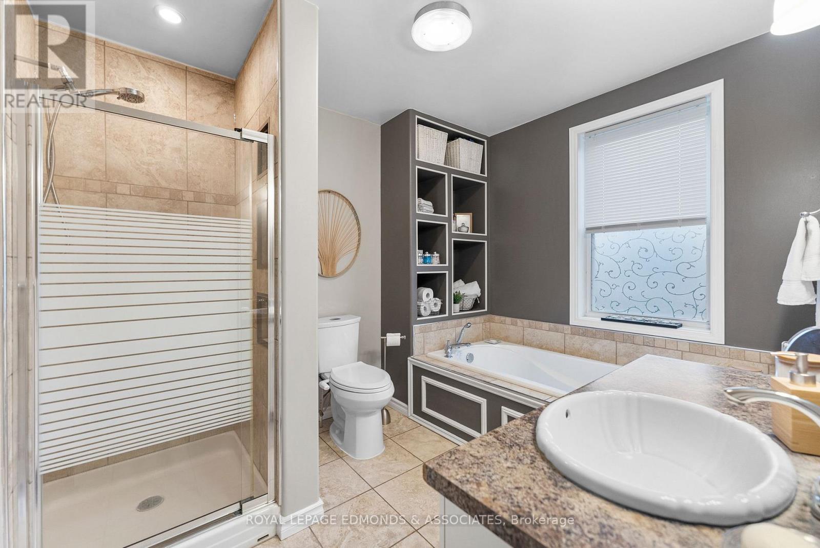 11753 Round Lake Road, Laurentian Valley, Ontario K8A 0K9 - Photo 20 - X12995848