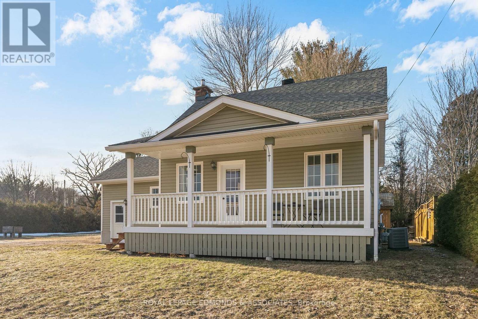 11753 Round Lake Road, Laurentian Valley, Ontario K8A 0K9 - Photo 3 - X12995848