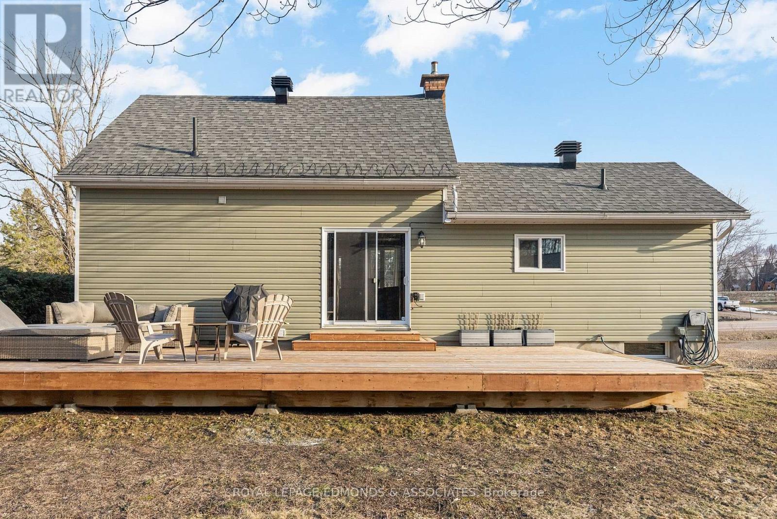 11753 Round Lake Road, Laurentian Valley, Ontario K8A 0K9 - Photo 35 - X12995848