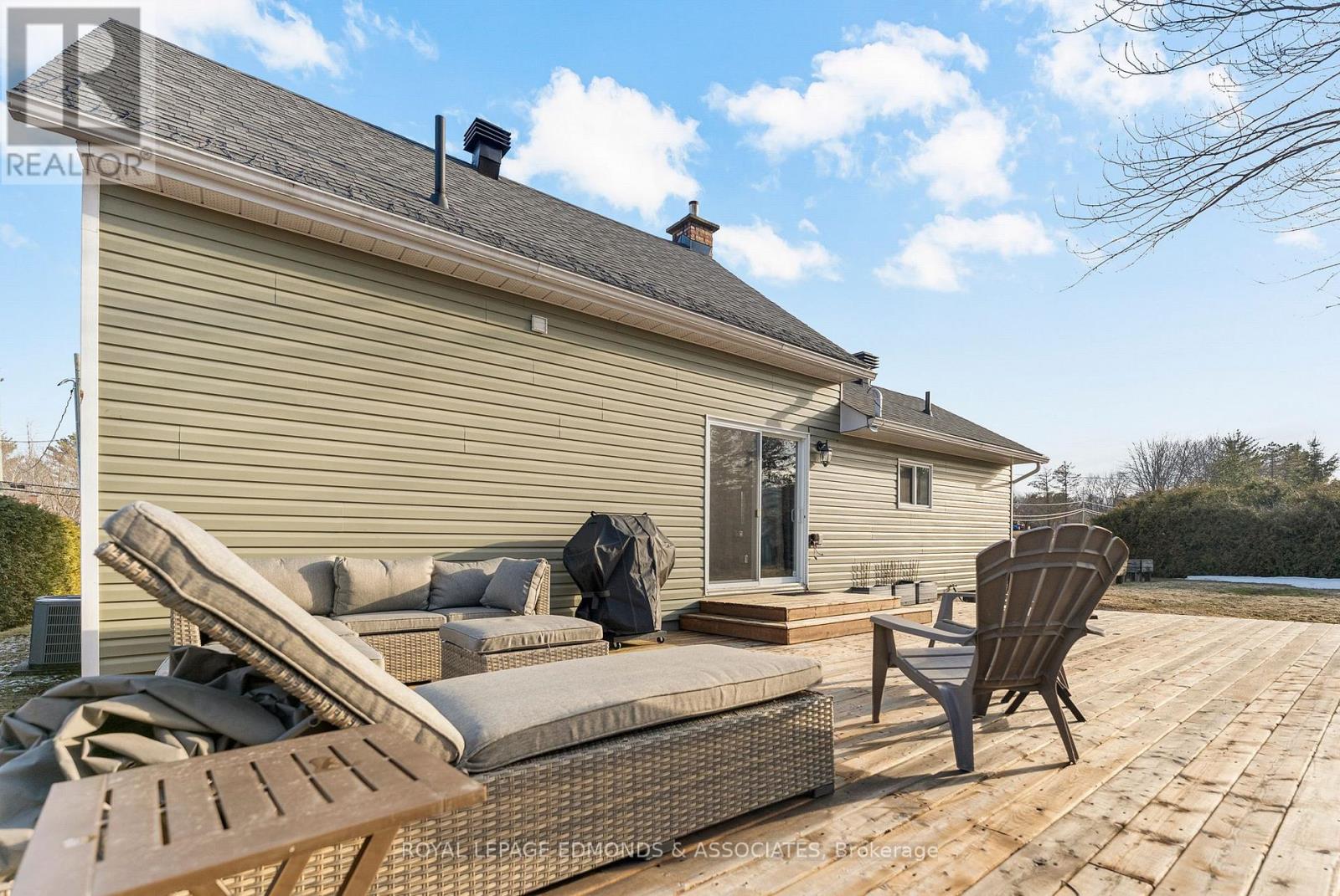 11753 Round Lake Road, Laurentian Valley, Ontario K8A 0K9 - Photo 36 - X12995848