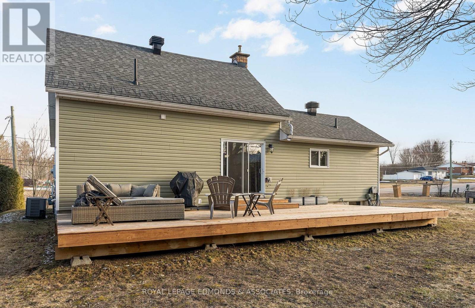 11753 Round Lake Road, Laurentian Valley, Ontario K8A 0K9 - Photo 39 - X12995848