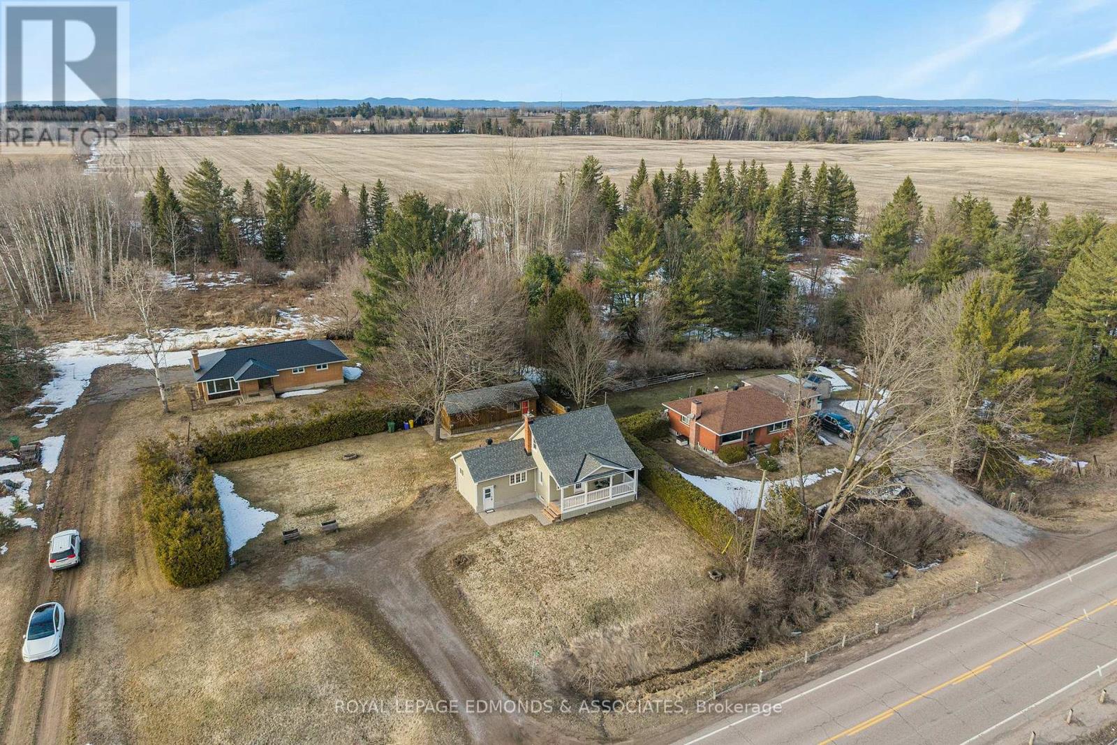 11753 Round Lake Road, Laurentian Valley, Ontario K8A 0K9 - Photo 4 - X12995848