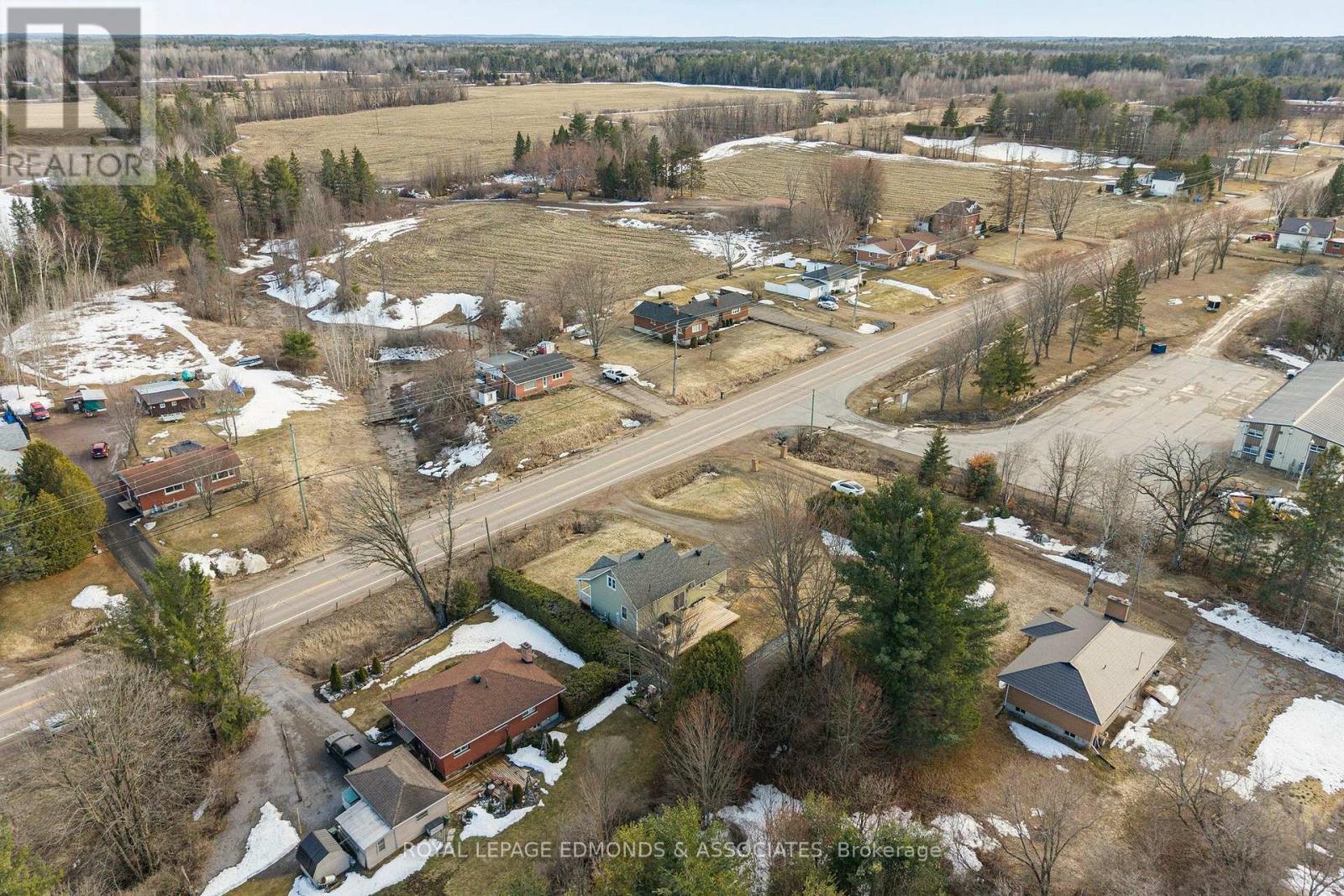 11753 Round Lake Road, Laurentian Valley, Ontario K8A 0K9 - Photo 46 - X12995848