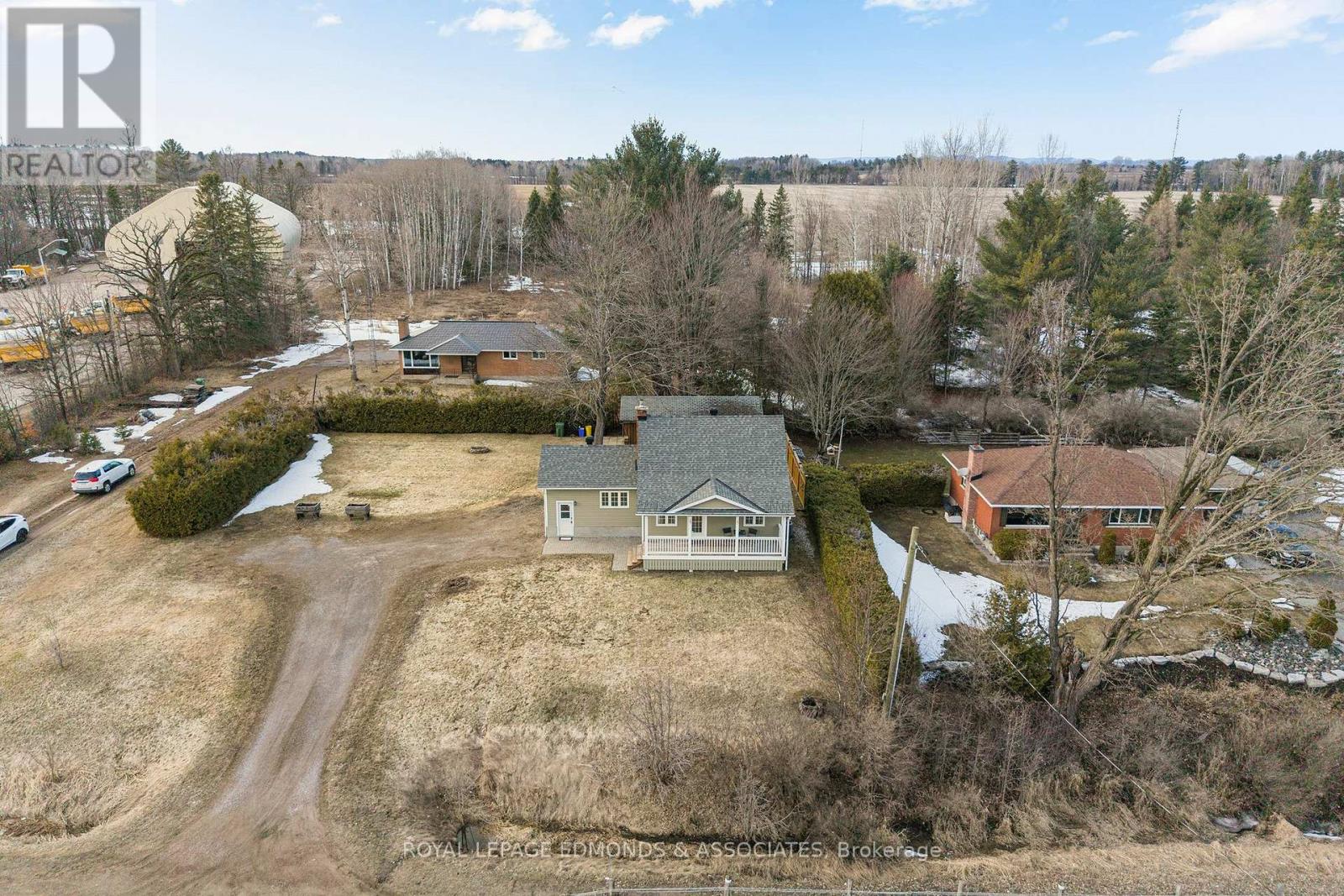 11753 Round Lake Road, Laurentian Valley, Ontario K8A 0K9 - Photo 5 - X12995848