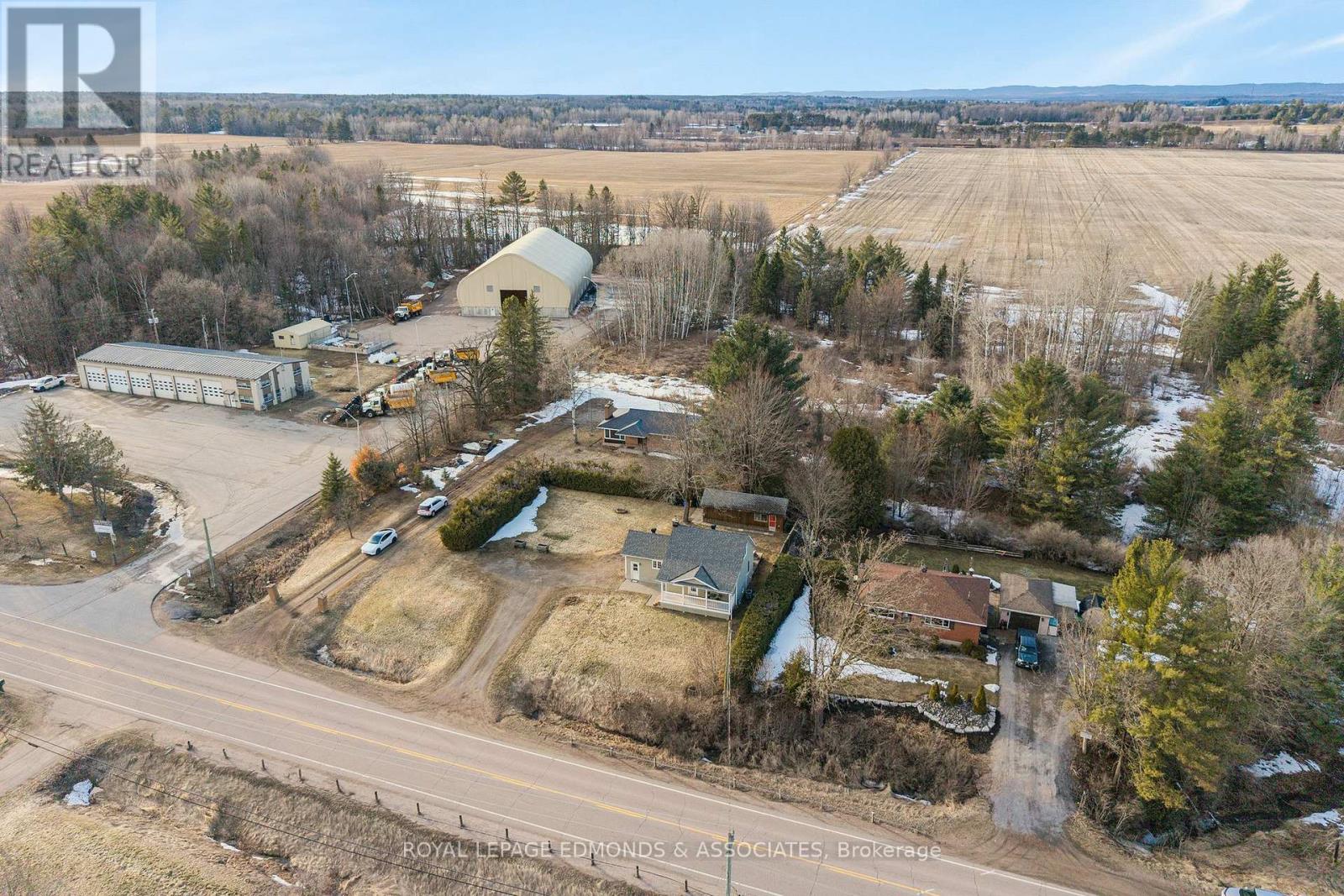 11753 Round Lake Road, Laurentian Valley, Ontario K8A 0K9 - Photo 6 - X12995848