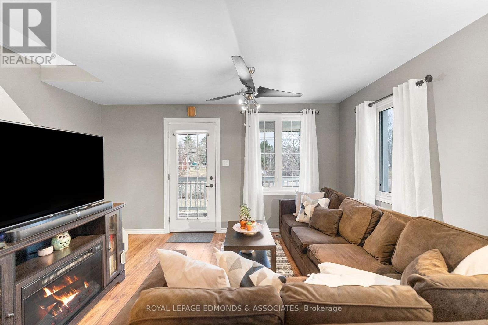 11753 Round Lake Road, Laurentian Valley, Ontario K8A 0K9 - Photo 9 - X12995848