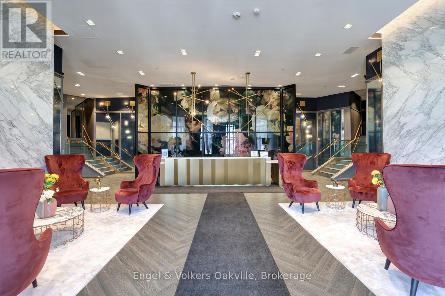 307 - 405 Dundas Street W, Oakville, Ontario  L6M 5P9 - Photo 2 - W12995856