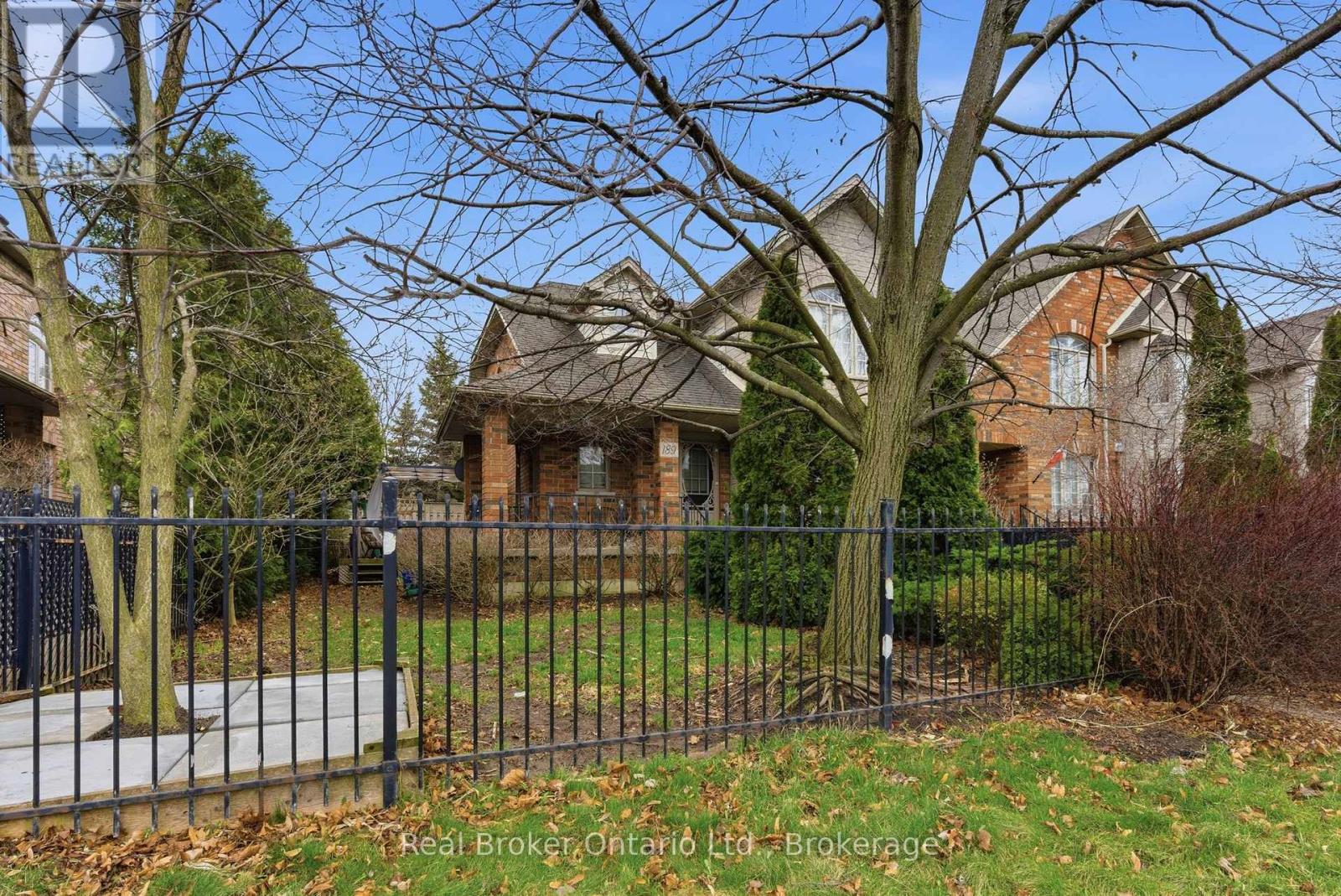 189 Livingston Avenue, Grimsby, Ontario  L3M 5M3 - Photo 11 - X12995874