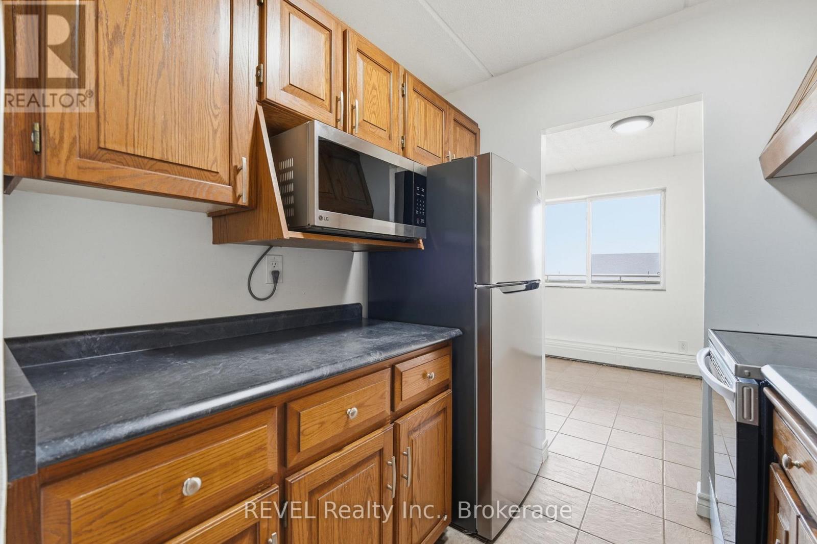 304 - 198 Scott Street, St. Catharines, Ontario L2N 5T3 - Photo 10 - X12995836