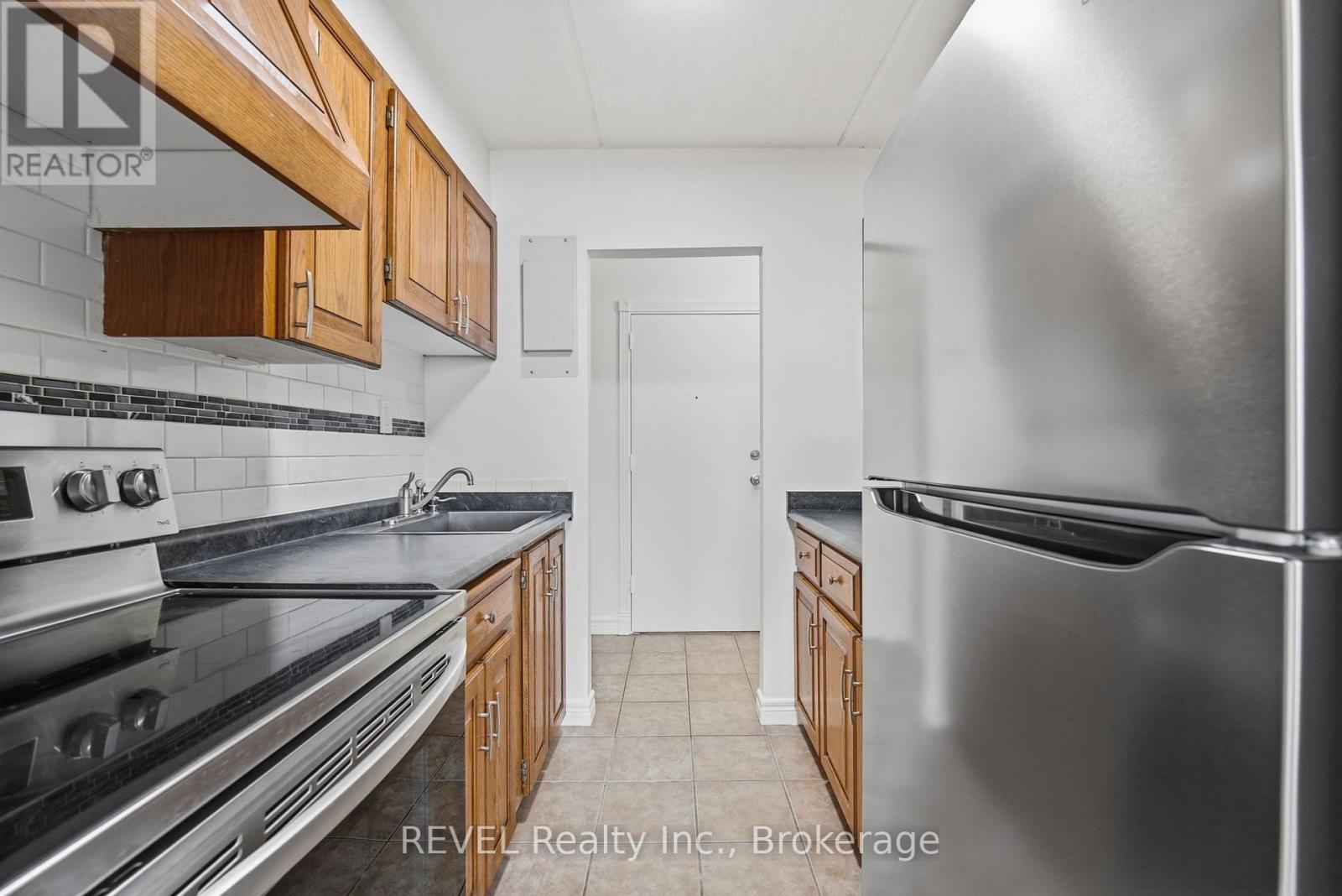 304 - 198 Scott Street, St. Catharines, Ontario L2N 5T3 - Photo 11 - X12995836