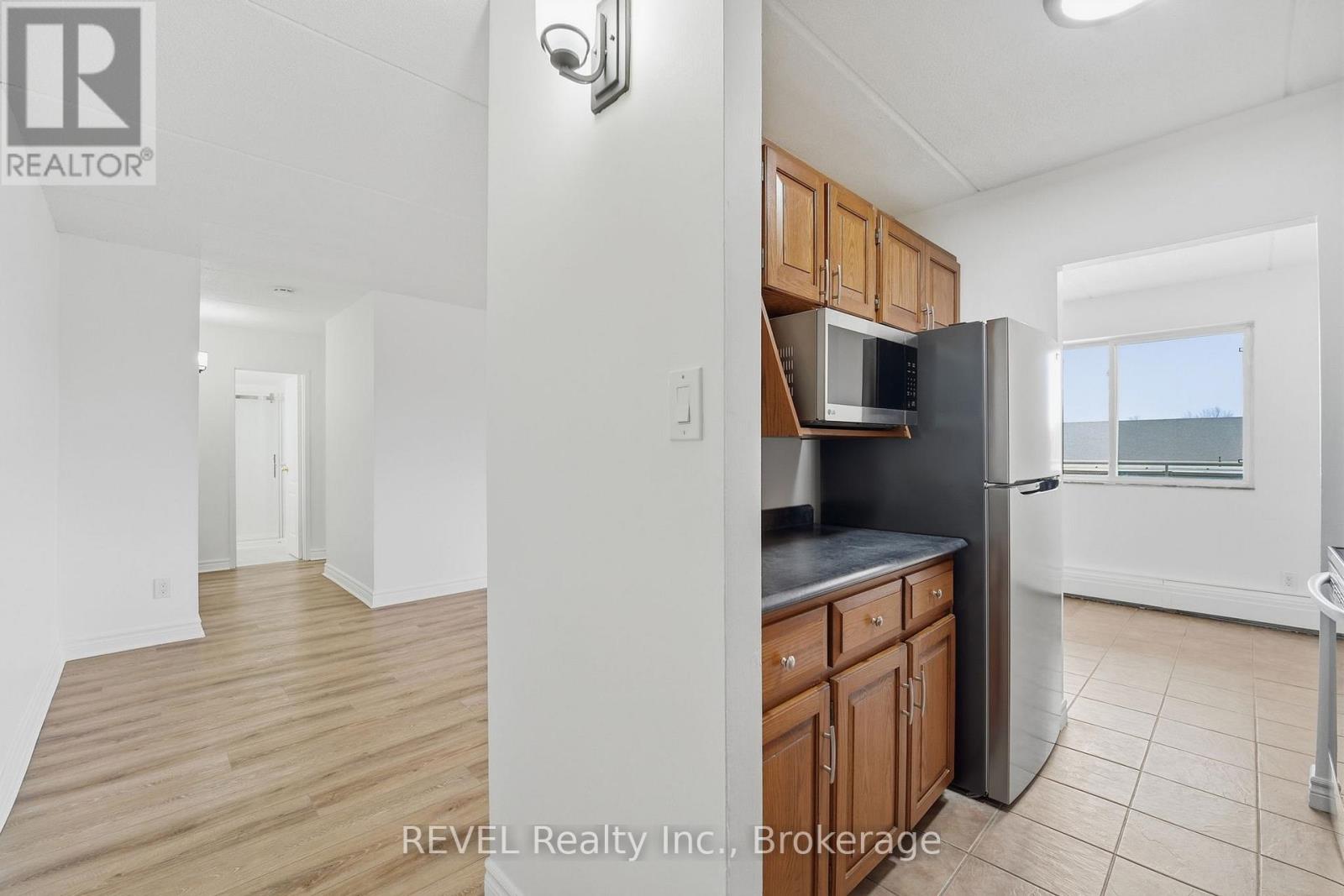 304 - 198 Scott Street, St. Catharines, Ontario L2N 5T3 - Photo 12 - X12995836