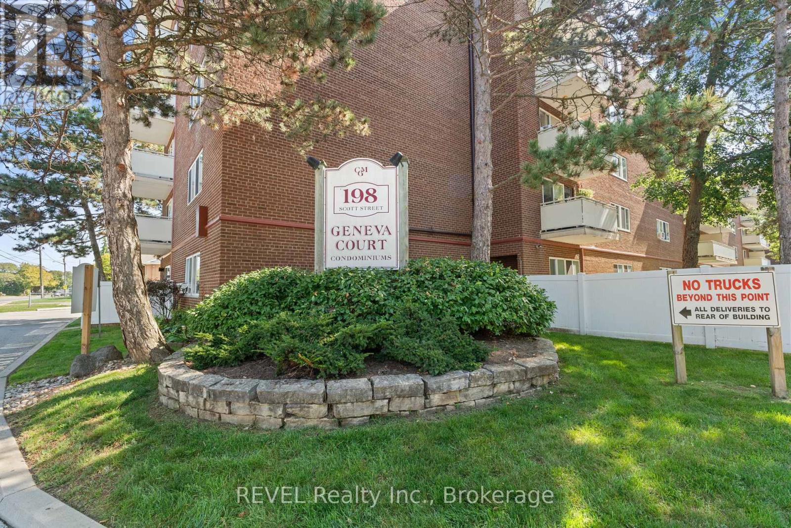 304 - 198 Scott Street, St. Catharines, Ontario L2N 5T3 - Photo 3 - X12995836