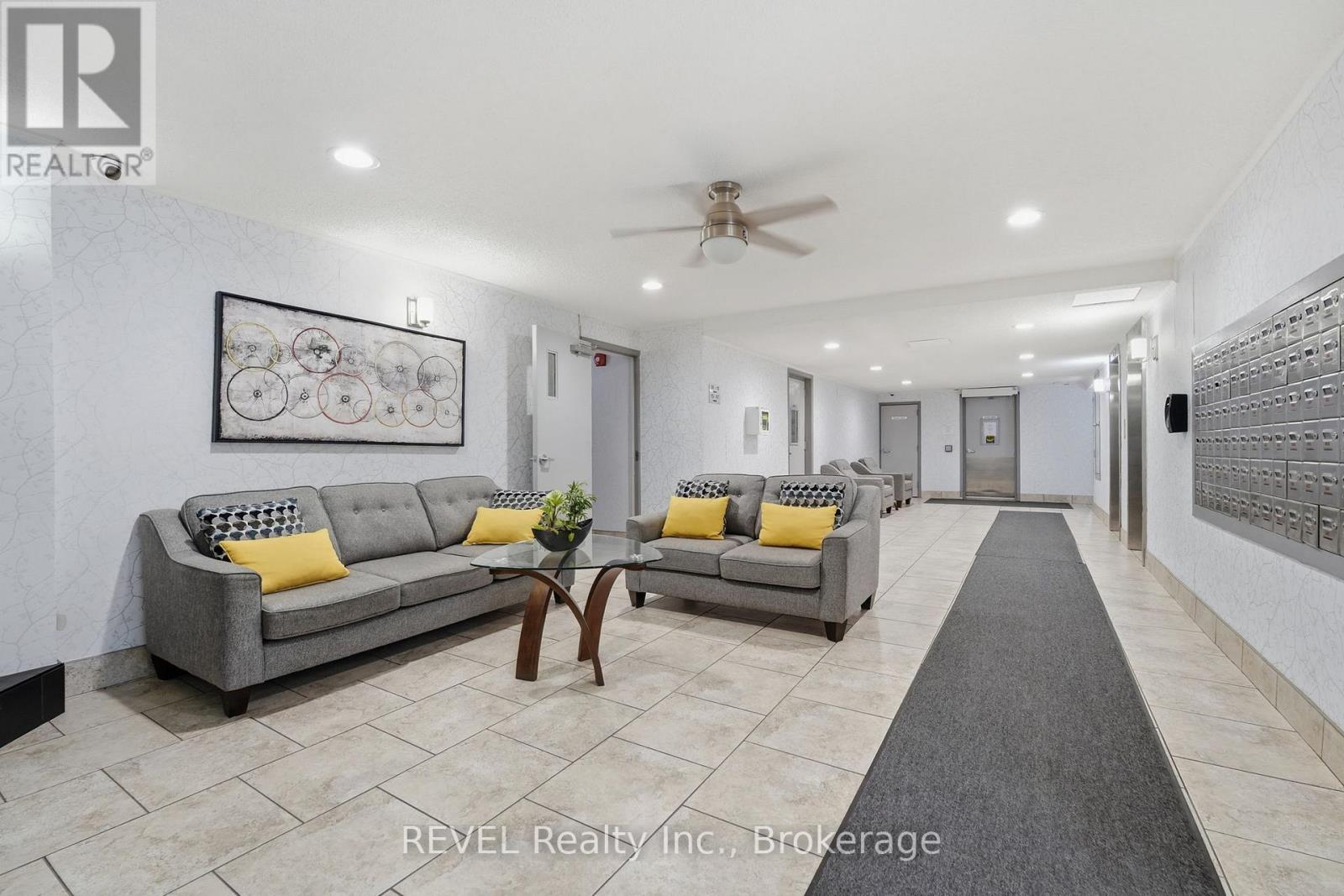 304 - 198 Scott Street, St. Catharines, Ontario L2N 5T3 - Photo 6 - X12995836