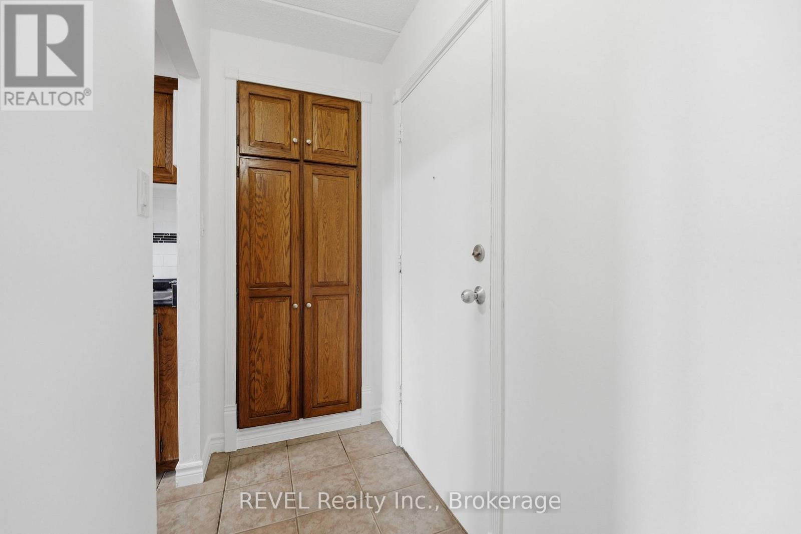 304 - 198 Scott Street, St. Catharines, Ontario L2N 5T3 - Photo 8 - X12995836