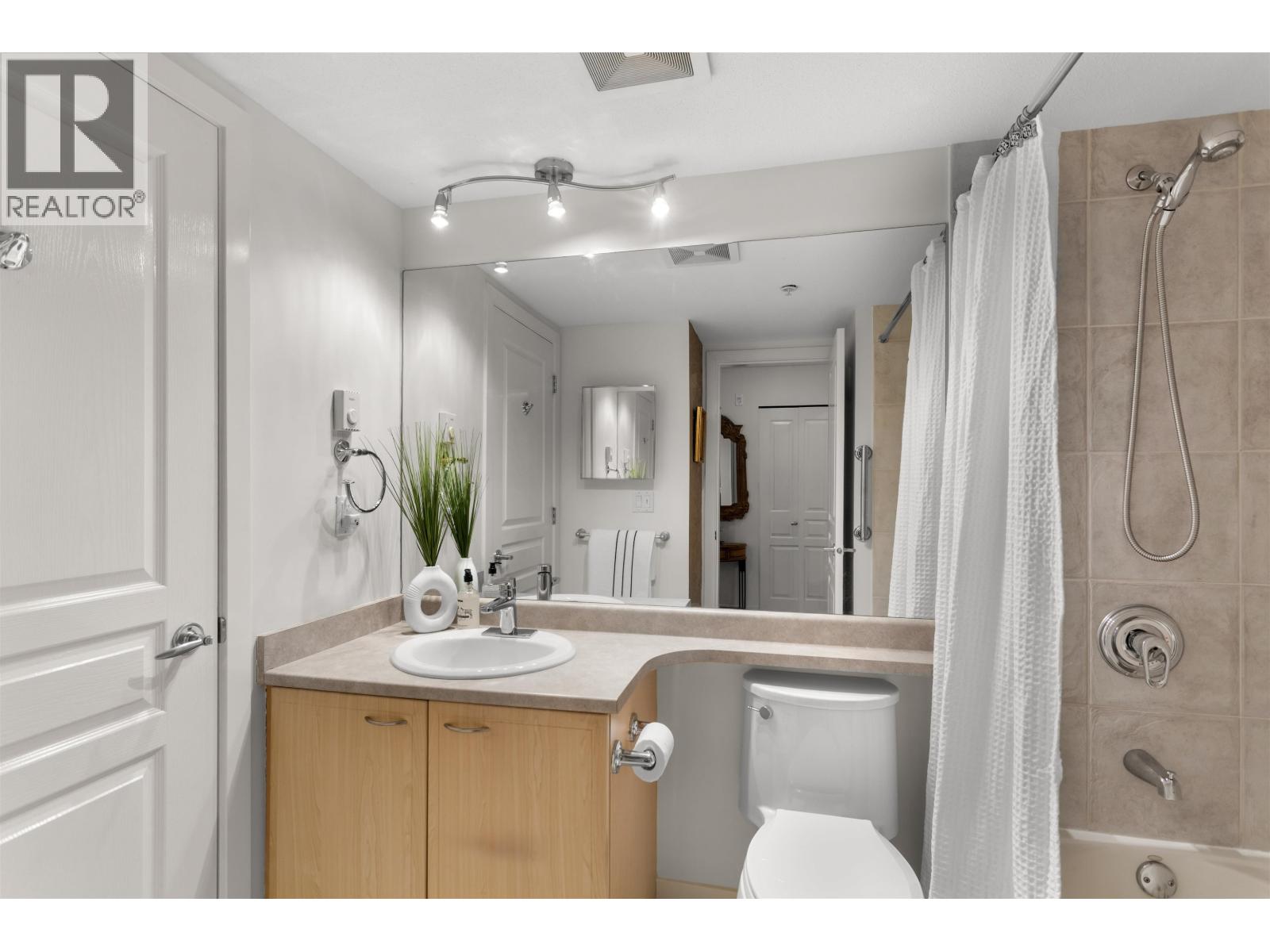 210 7383 Griffiths Drive, Burnaby, British Columbia  V5E 4M8 - Photo 15 - R3111067