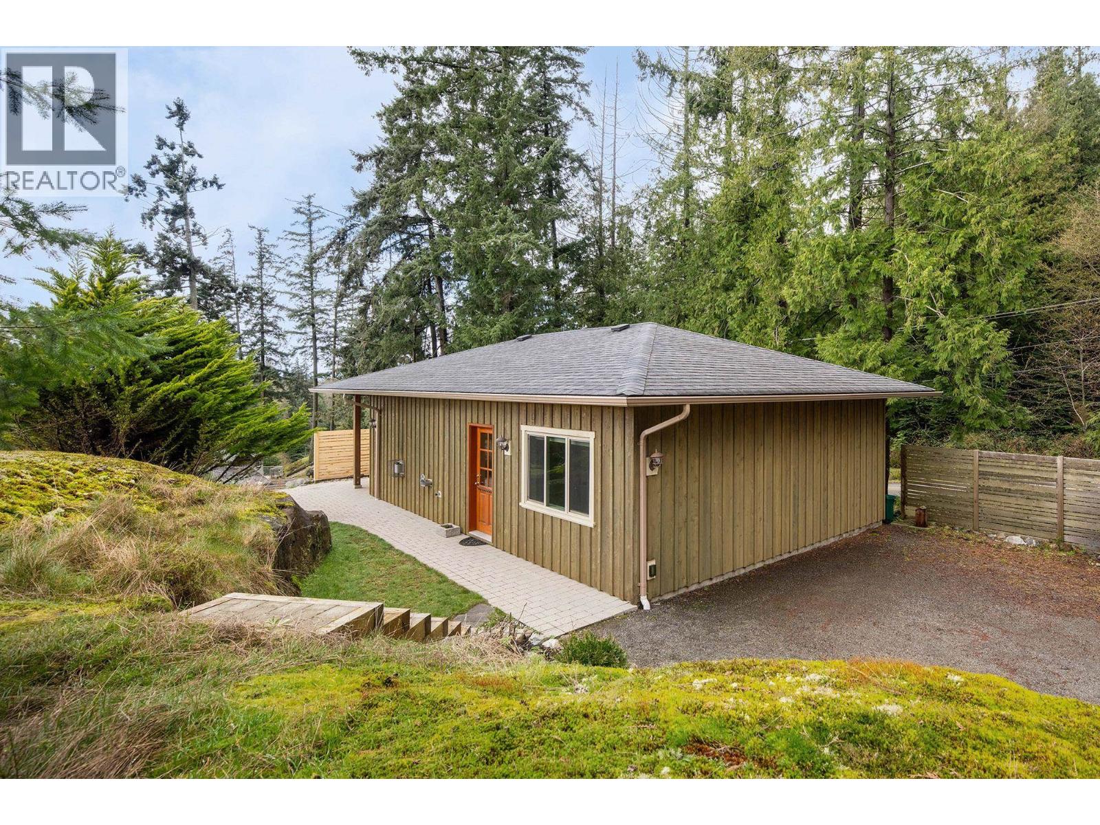 879 Seymour Bay Drive, Bowen Island, British Columbia  V0N 1G1 - Photo 2 - R3111068